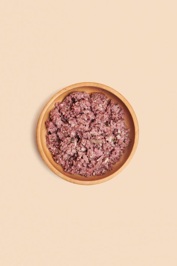 Contenuto del cibo umido per cani con carne d'agnello